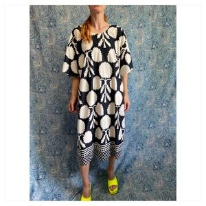 Vintage maxi dress or night gown low neck flower pattern black and white woven